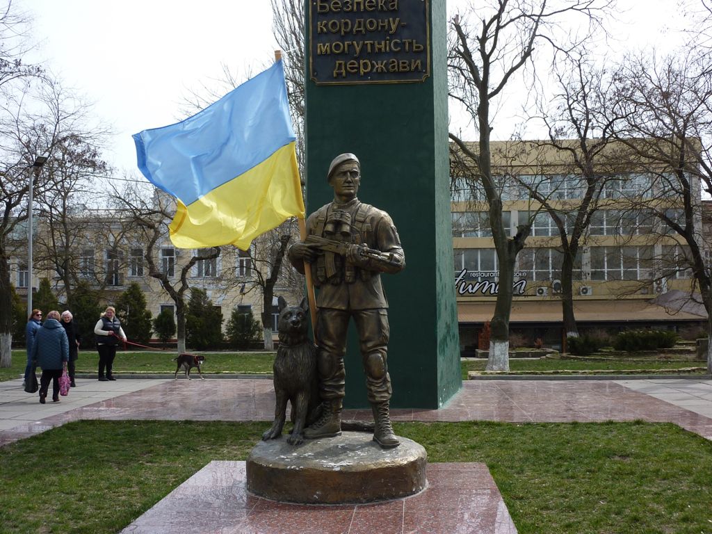 Окупанти спаплюжили пам’ятник українським прикордонникам